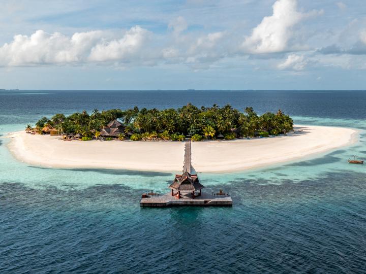 A wide angle look at Banyan Tree Vabbinfaru